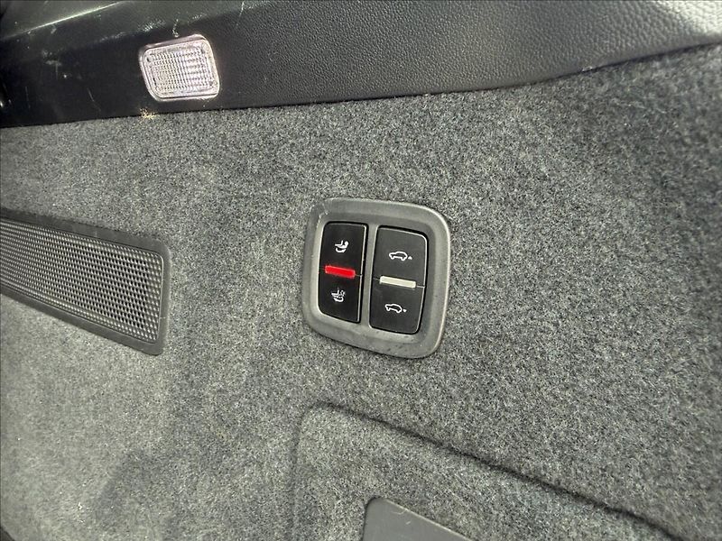 Porsche Cayenne 3.0 V6 Vzduch - fotka 26 z 26