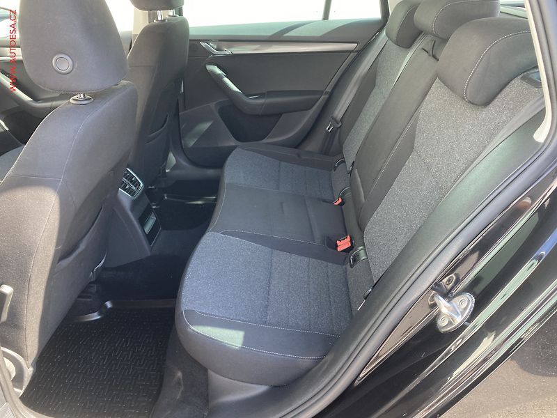 Škoda Octavia (2019) 1.5 TSi, Soleil, LED, navi, - fotka 10 z 19