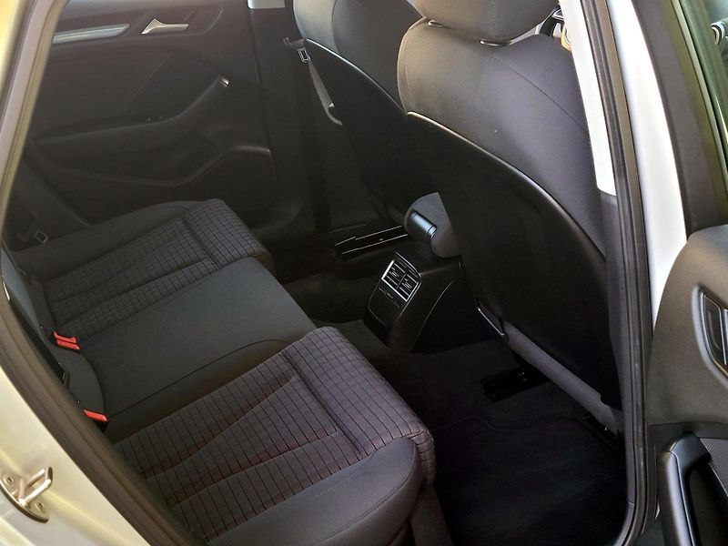 Audi A3 TFSi 103kW Limo,FULL LED - fotka 21 z 44