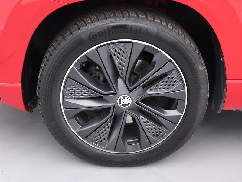 Škoda Karoq 2,0 TSI 140kW DSG CZ Sportline - fotka 26 z 33