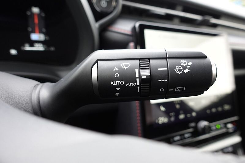 Lexus LBX 1,5 HEV Emotion Tech FWD - fotka 29 z 33