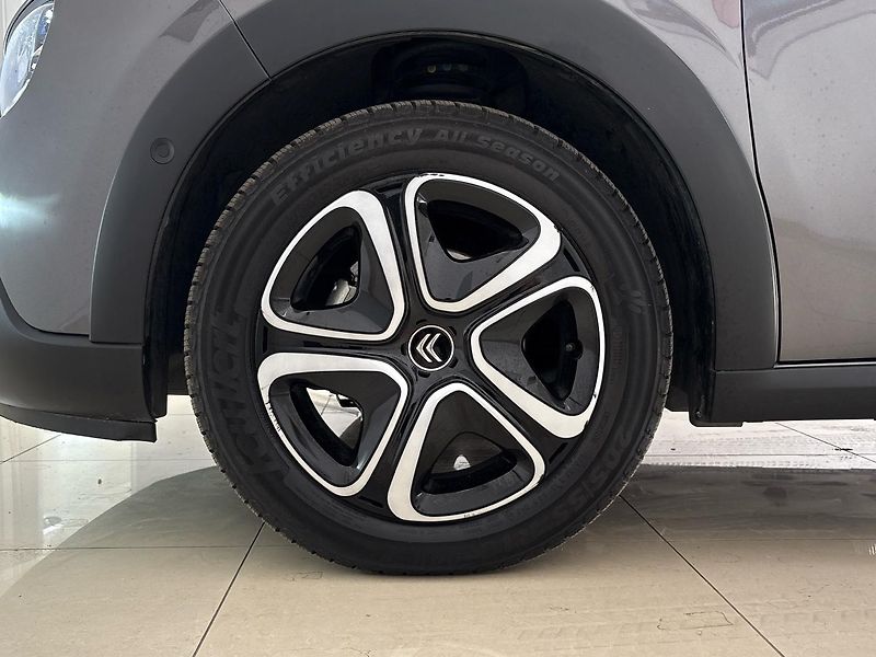 Citroën C3 (2022) Shine 1.2 PureTech 110K EAT6 - fotka 8 z 37