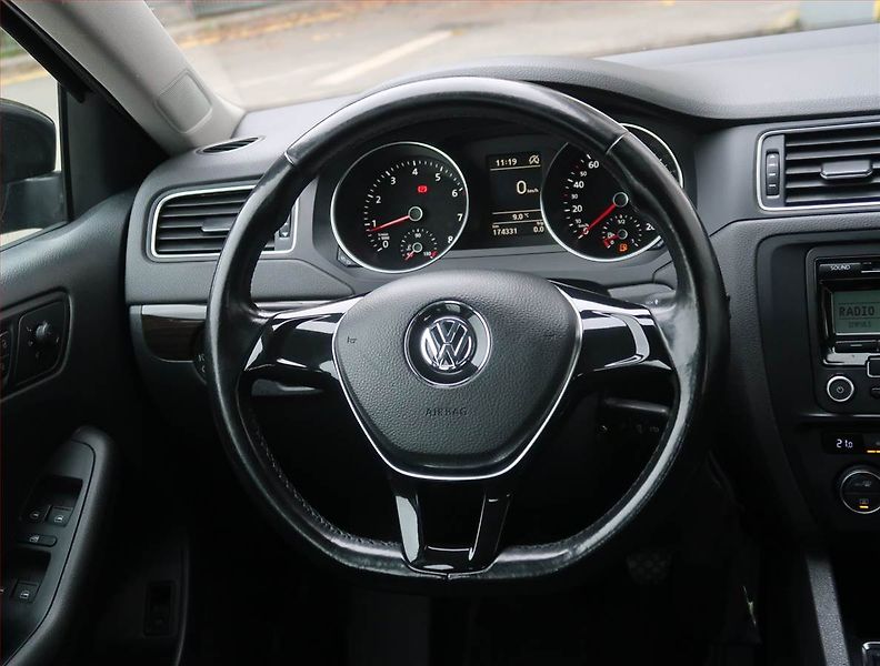 Volkswagen Jetta (2015) 1.2 TSI, Park. senzory - fotka 15 z 20
