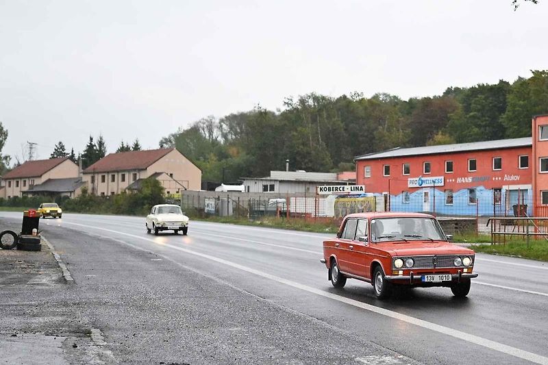 Michal Kerner si během pandemie covid-19 a lockdownů pěkně opravoval trabanta. Dnes spolu s manželkou Lenkou mohou hrdě objíždět srazy veteránů, kde vzbuzují zaslouženou pozornost.