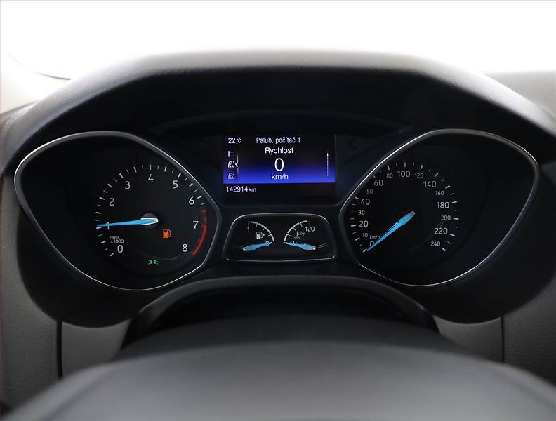 Ford Focus (2016) 1.0 EcoBoost, Tempomat - fotka 9 z 15