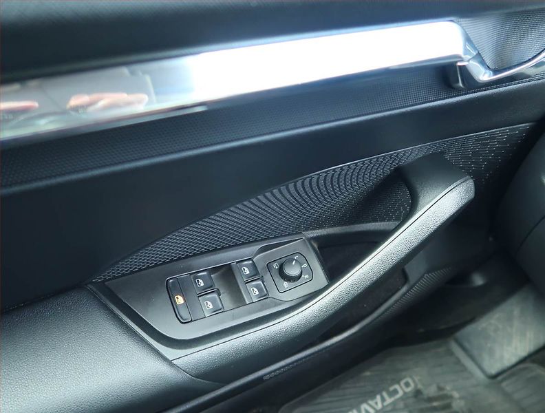 Škoda Octavia (2023) 2.0 TDI - fotka 15 z 15