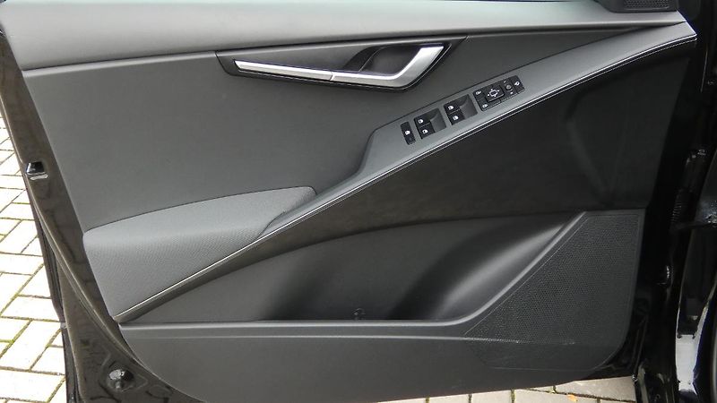Kia Niro 1.6 GDI HEV DCT Comfort - fotka 8 z 21