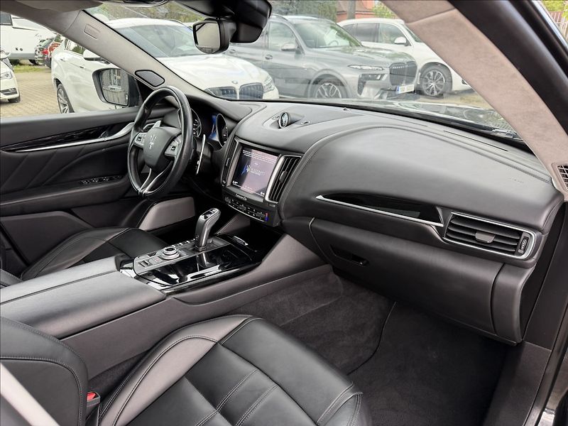 Maserati Levante 3.0V6 SQ4 - fotka 11 z 35