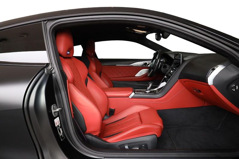 BMW M8 Coupé Competition - fotka 32 z 39