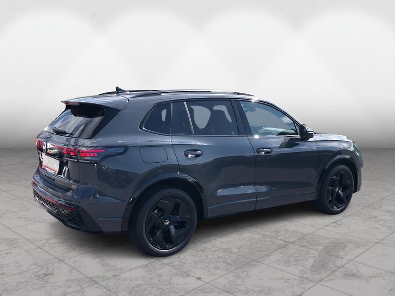 Volkswagen Tiguan R-Line People 1,5 eTSI 110kW m - fotka 2 z 30