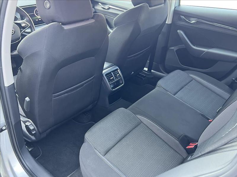 Škoda Octavia 2,0 TDi EXECUTIVE DSG - fotka 14 z 30