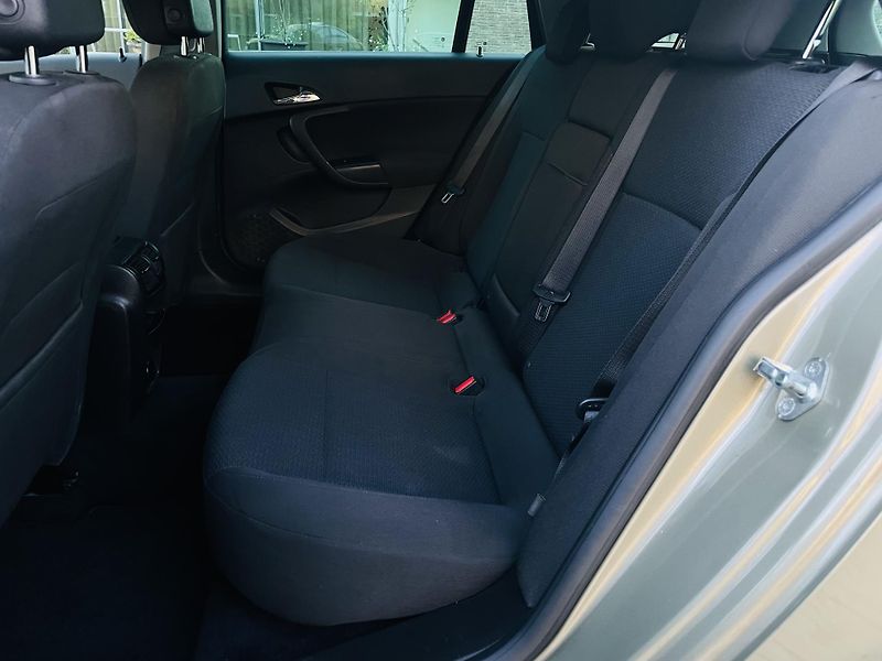 Opel Insignia 2.0CDTi MANUÁL VÝHŘEV LED - fotka 28 z 41
