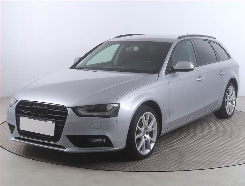 Audi A4 (2015) Attraction 2.0 TDI, 4X4 - fotka 2 z 15