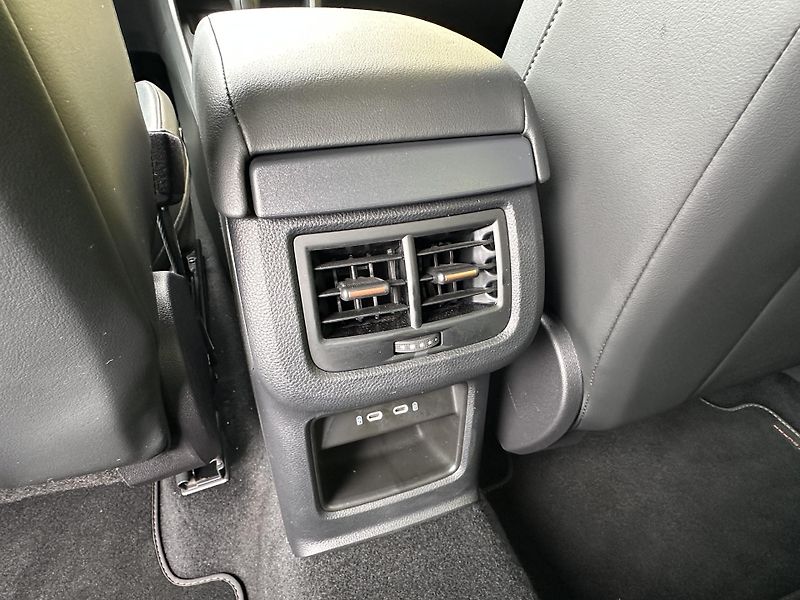 Cupra Ateca (2022) 2.0TSI*4x4* DSG*1.Maj*Virtual* - fotka 32 z 47