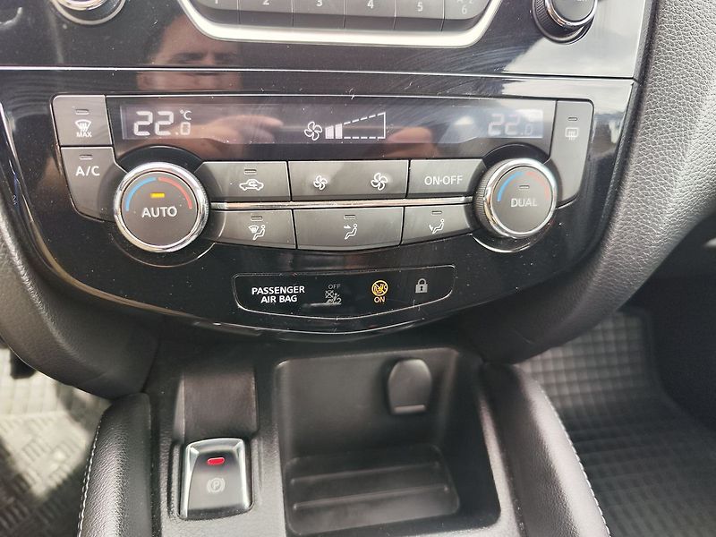 Nissan Qashqai 1.6 Dig-T/120kW Acenta - fotka 16 z 29