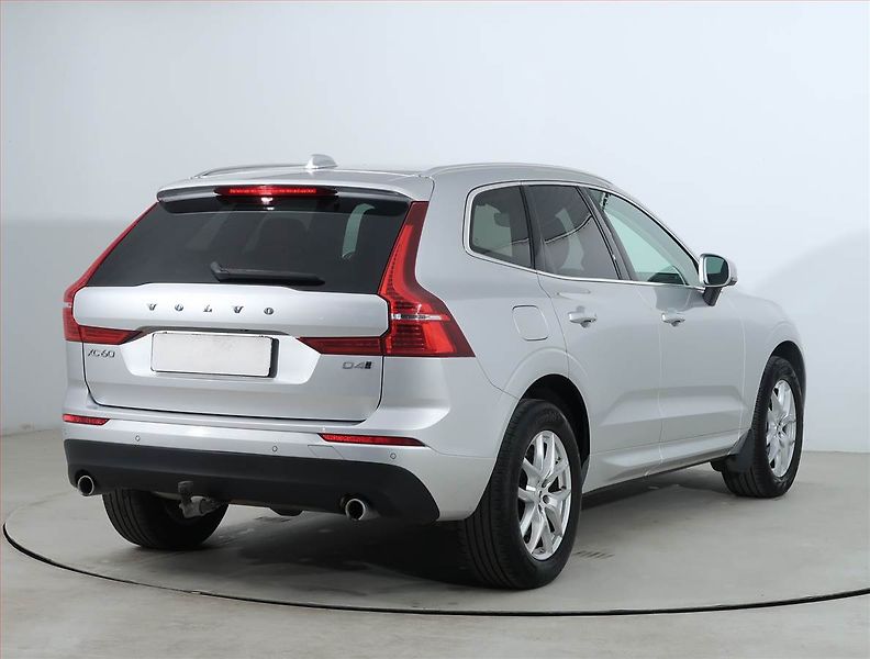 Volvo XC60 (2019) D4 - fotka 5 z 27