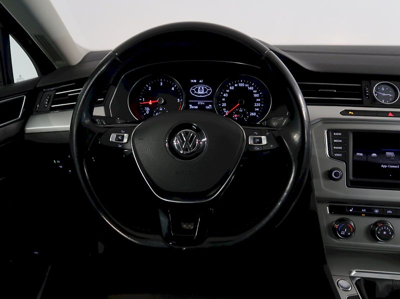 Volkswagen Passat (2017) COMFORTLINE 1.6TDI 88KW - fotka 17 z 37