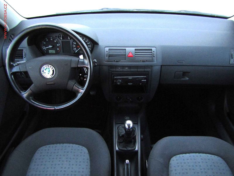 Škoda Fabia (2002) 1.4i, ČR, park.asist - fotka 8 z 12