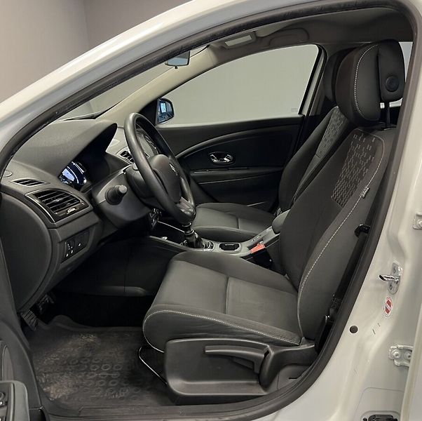 Renault Mégane 16V DYNAMIQUE - fotka 8 z 17