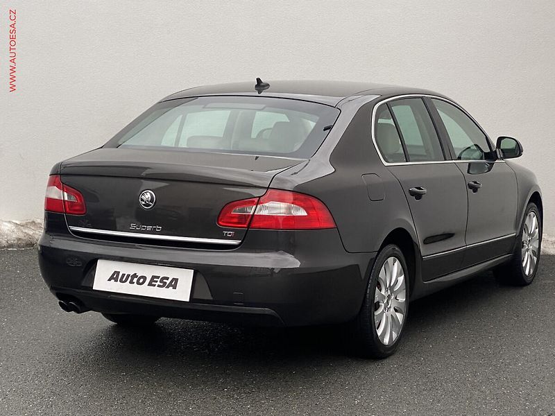 Škoda Superb (2010) 2.0 TDi, Elegance, DSG, bixen - fotka 4 z 18