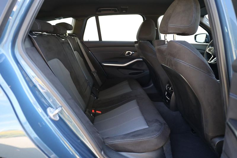 BMW Řada 3 330i xDrive Touring - fotka 6 z 22