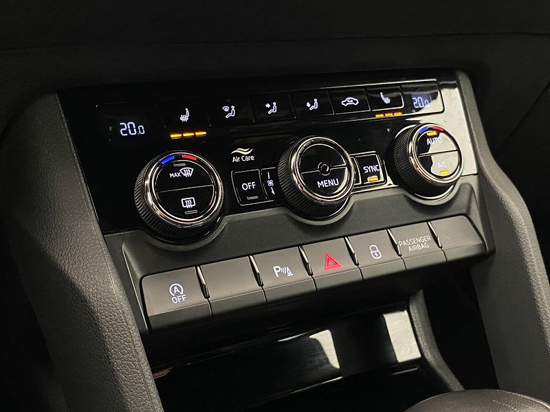 Škoda Karoq 2.0TSI SPORTLINE 4x4 REZERVACE - fotka 27 z 55