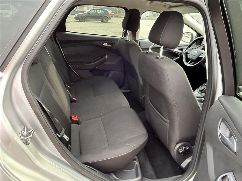 Ford Focus 1,5 TDCi 88kW,Xenon,Navi,Výhře - fotka 32 z 38