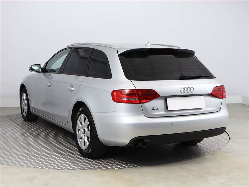 Audi A4 (2012) 2.0 TDI, Xenony, Tempomat - fotka 4 z 16