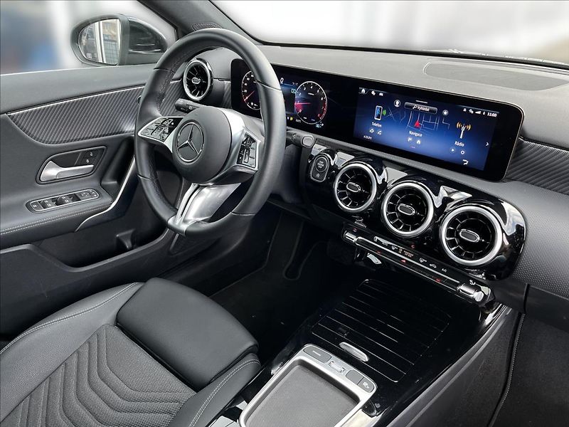 Mercedes-Benz Třídy A 180 Progressive Line - fotka 18 z 21