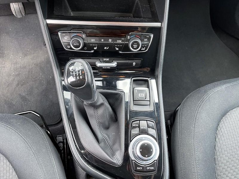 BMW Řada 2 218i 100 kW navigace - fotka 14 z 15