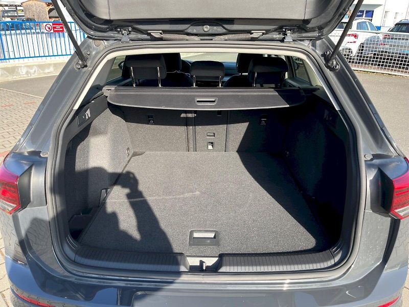Volkswagen Golf (2022) Variant 1,0TSi 81kW Life 6G - fotka 32 z 33