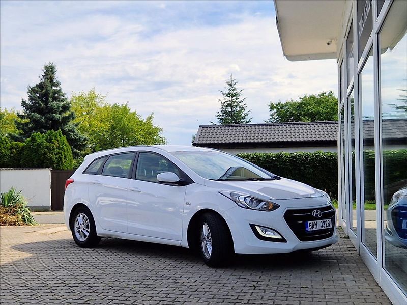 Hyundai i30 1,6 i 1.MAJITEL POUZ AUTORIZAK - fotka 7 z 32