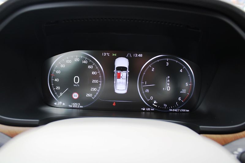 Volvo S90 (2017) 2.0d KŮŽE NAVI KLIMA LED 4x4 - fotka 26 z 29