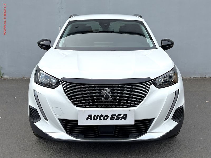 Peugeot 2008 (2022) 1.5 HDi, Allure, AT, LED - fotka 2 z 17