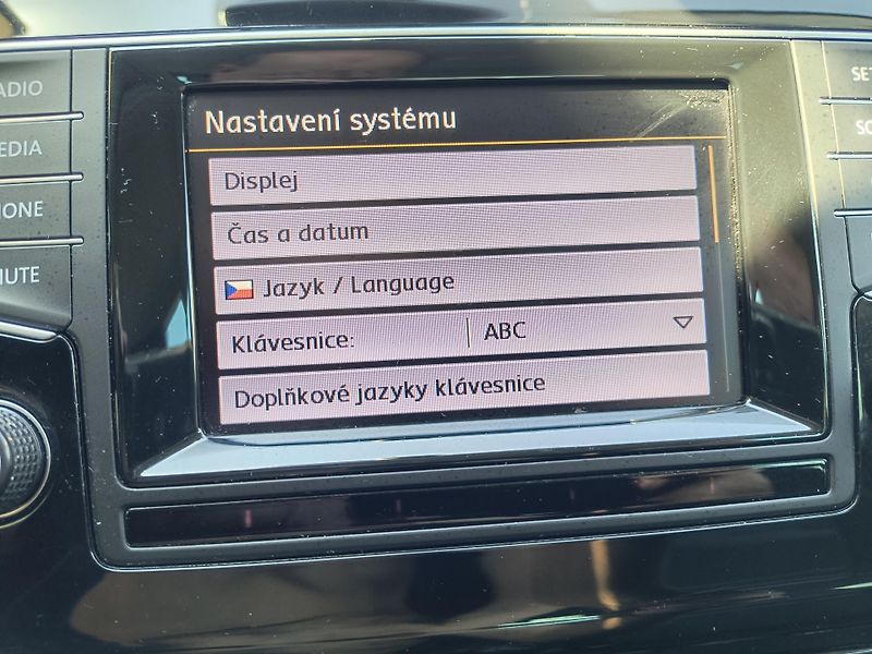Volkswagen Golf (2014) 1.2 TSI 63KW 4-VÁLEC Z ŘEMENEM - fotka 42 z 66