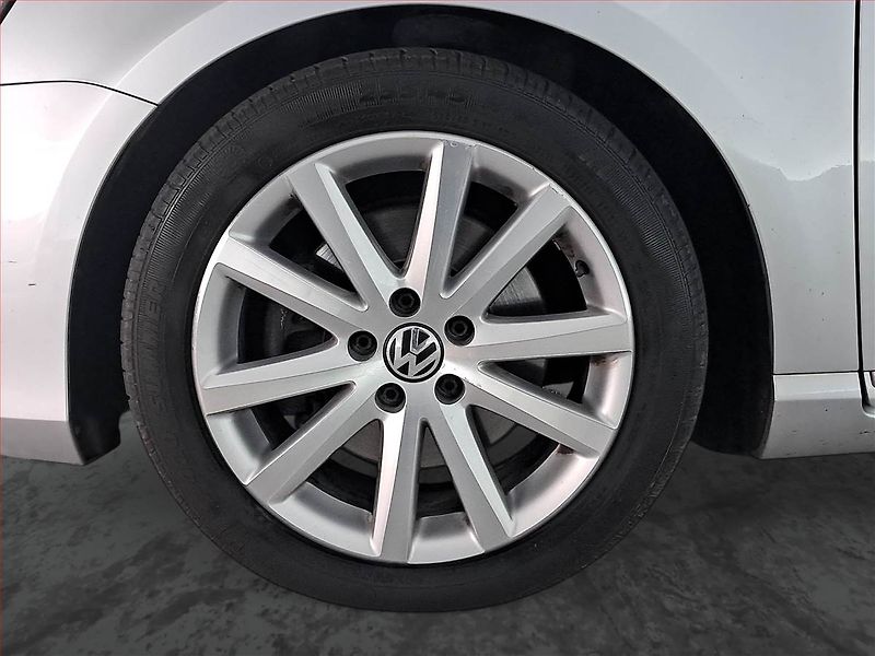 Volkswagen Passat (2011) 2.0 TDI, Navi, Tempomat - fotka 15 z 19