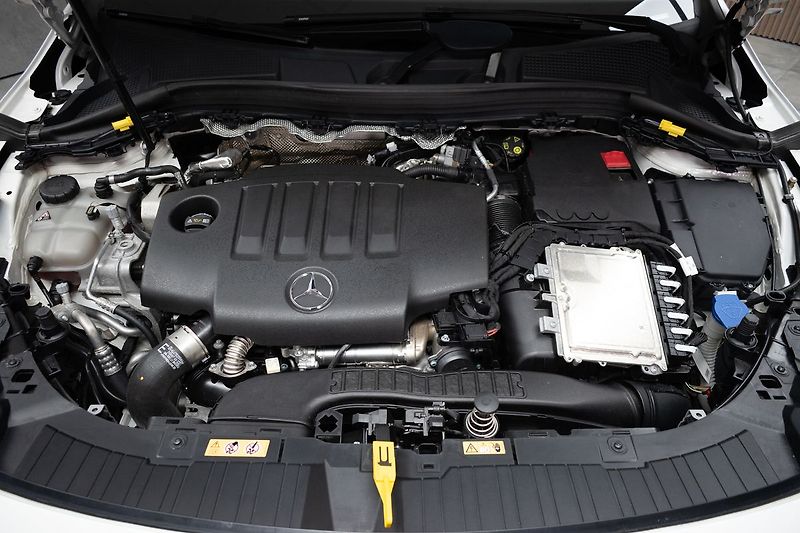 Mercedes-Benz GLA 200d 4MATIC*KEYLESS*ČR 1.MAJ* - fotka 40 z 46