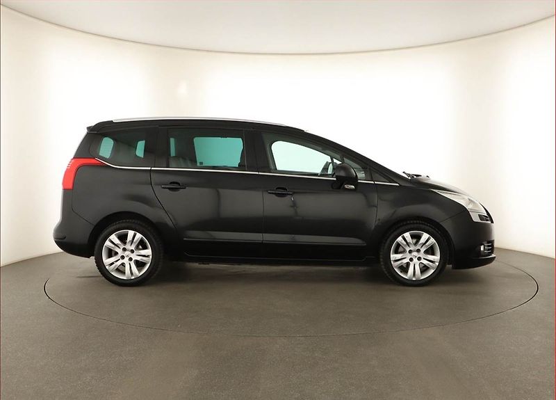 Peugeot 5008 (2011) 2.0 HDI, Automat, Xenony - fotka 6 z 19