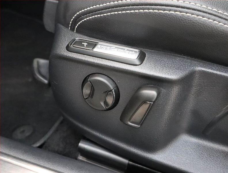 Volkswagen Passat (2021) 2.0 TDI, Automat, Kůže, Navi - fotka 29 z 31
