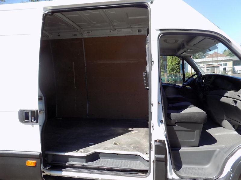 Iveco Daily (2012) 2,3 93KW 35 S 13 MAXI - fotka 30 z 44