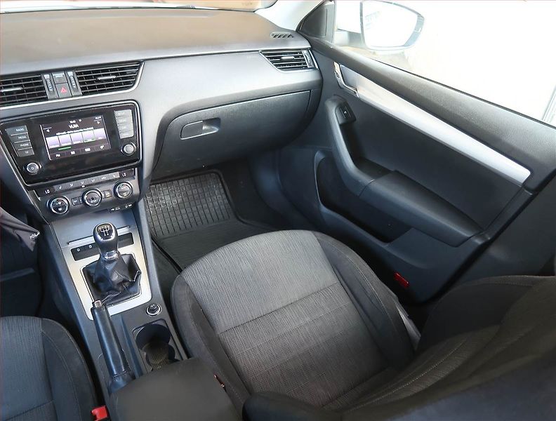 Škoda Octavia (2015) Elegance 1.6 TDI, Tempomat - fotka 8 z 16