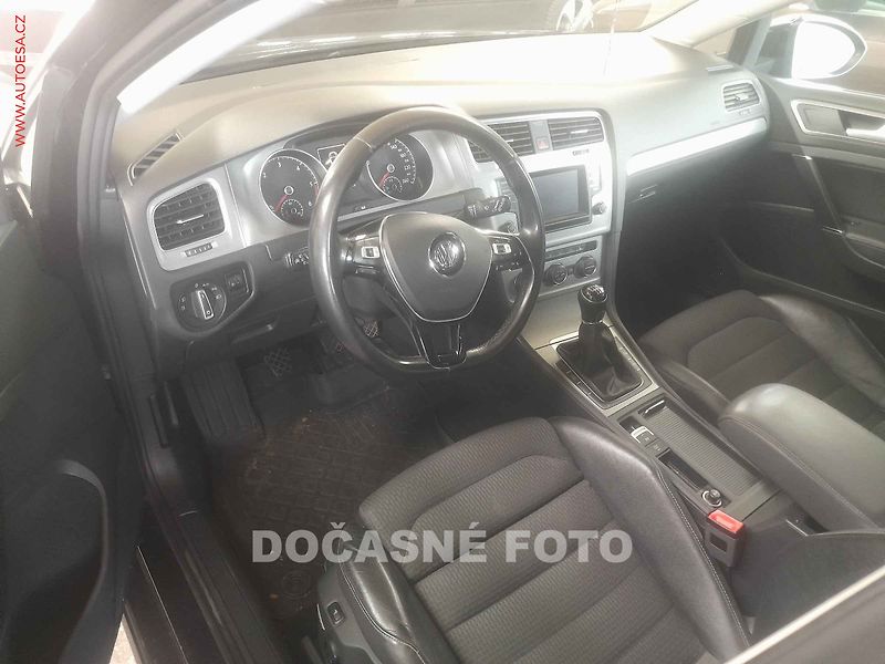 Volkswagen Golf (2014) 2.0 TDi Blue Motion, navi - fotka 3 z 3