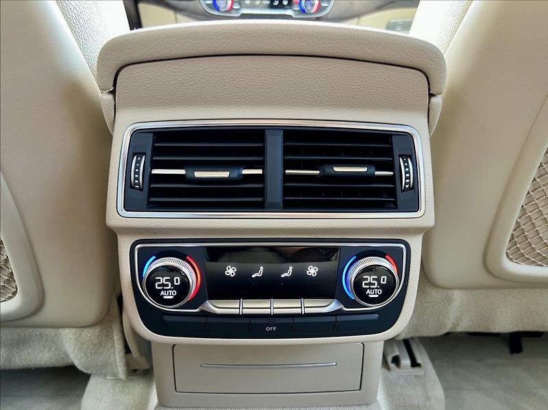 Audi Q7 3,0 TDi  MATRIX  VZDUCH  200kW - fotka 27 z 54