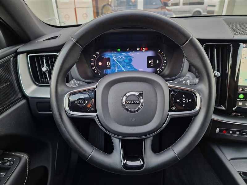 Volvo XC60 B5 184kW Plus Dark Auto,1.Maj - fotka 21 z 50