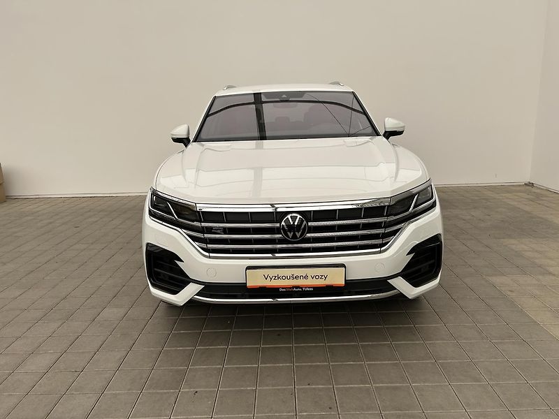 Volkswagen Touareg 3.0 TDi 4x4 R-Line - fotka 3 z 29