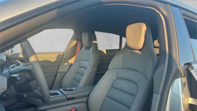 Porsche Taycan 4 Cross Turismo - fotka 16 z 29