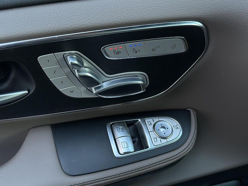 Mercedes-Benz Třídy V 300d Long 4MATIC Exclusive Vzd - fotka 16 z 71