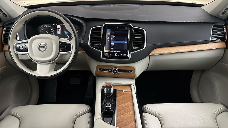 Volvo XC90 2.0 B5 AUT AWD Inscription - fotka 8 z 32