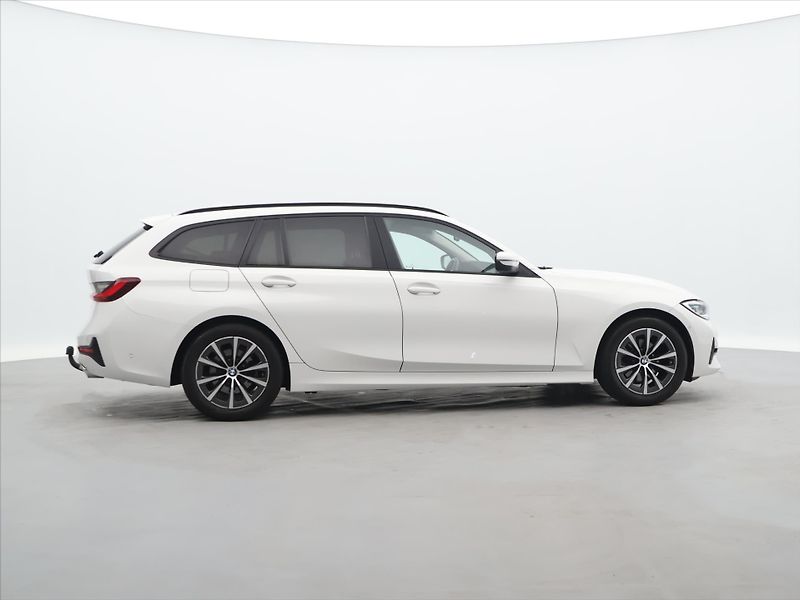 BMW Řada 3 Touring 2,0 320d 140kW CZ DPH - fotka 8 z 35
