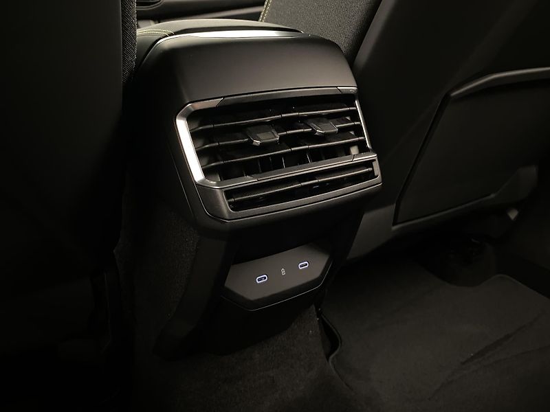 Lynk & Co 01 (2025) CORE PHEV AUT CZ 1.maj - fotka 62 z 96